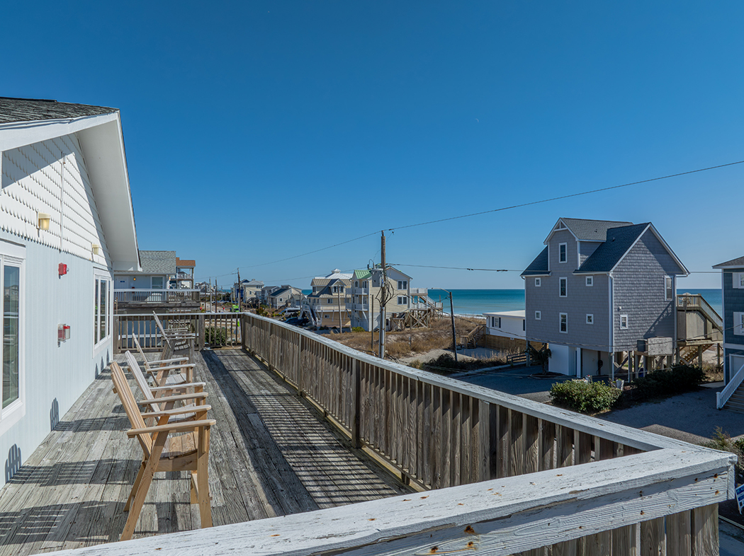 Beautiful decks to see the ocean